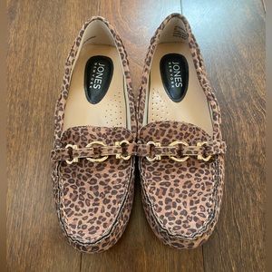 New Jones New York Cheetah Flats with Gold Accents Womans Size 8